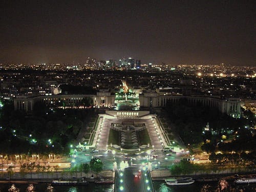 Palacio de Chaillot iluminado