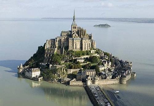 La Abadía de Mont Saint-Michel cumple 13 siglos La Abadía de Mont Saint-Michel cumple 13 siglos