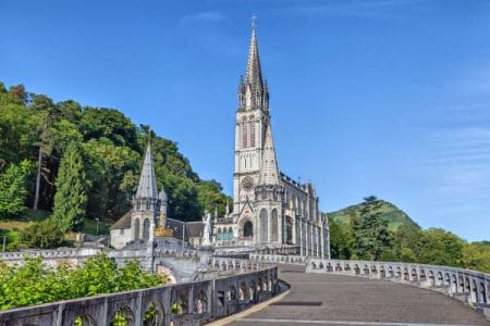 La Basílica de Lourdes, la Virgen milagrosa