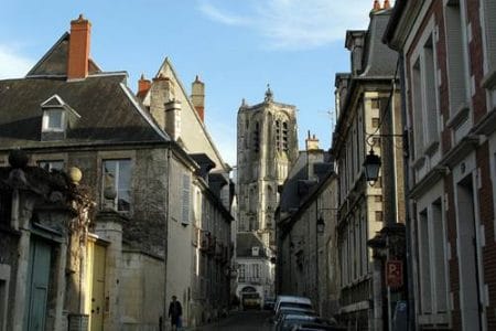 Descubre la ciudad de Bourges y sus encantos