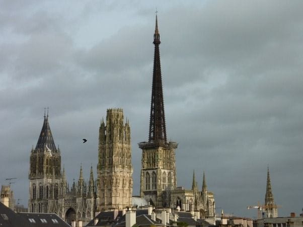 Catedral de Rouen pináculos y torres