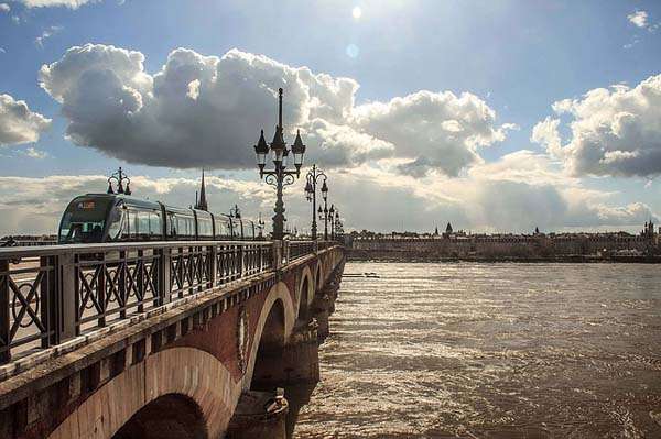 Pont Pierre de Burdeos