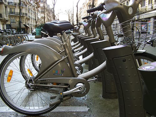 Recorrer París en bicicleta o sobre patines