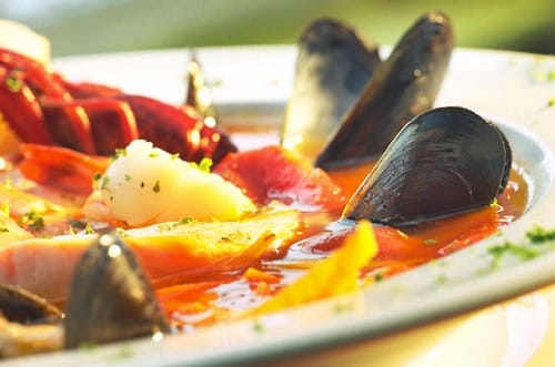 Bouillabaisse, historia de un plato típico en Marsella