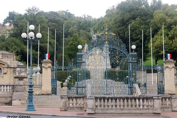 Entrada al parque de los Poetas en Beziers