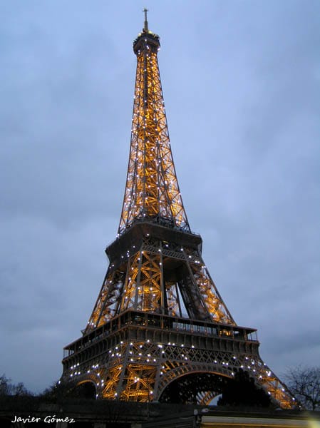 Torre Eiffel iluminada