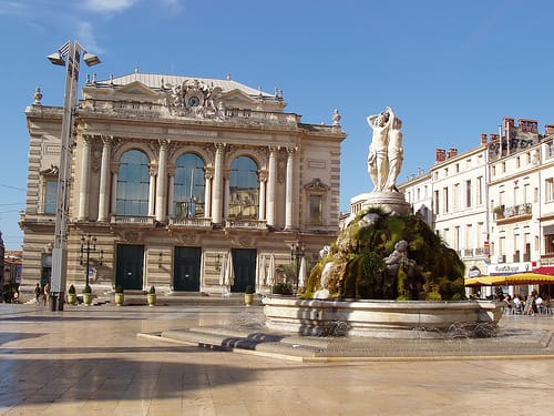 La Place de la Comédie y su tranvía La Place de la Comédie y su tranvía