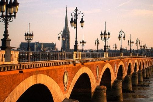 El Pont de Pierre de Burdeos El Pont de Pierre de Burdeos